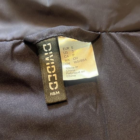 H&M Navy Blue Women's Puffer Jacket Size Small - Picture 3 of 3